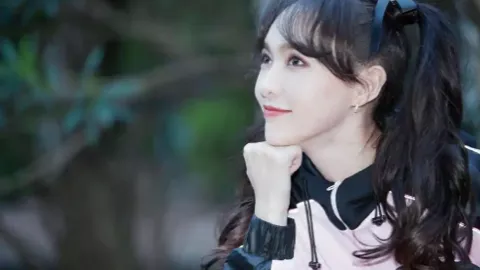 杭州笕桥小学学生列队敬礼